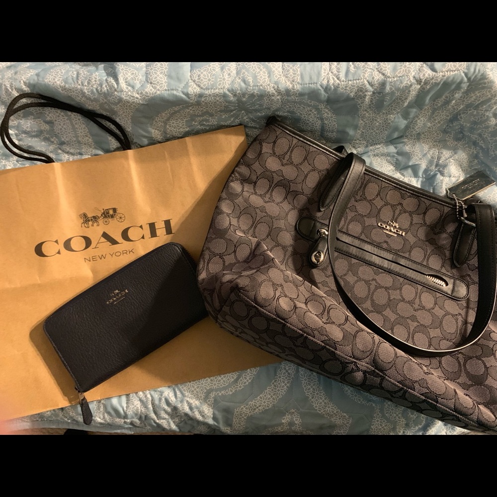🚫Sold! 🚫COACH TOTE & WALLET